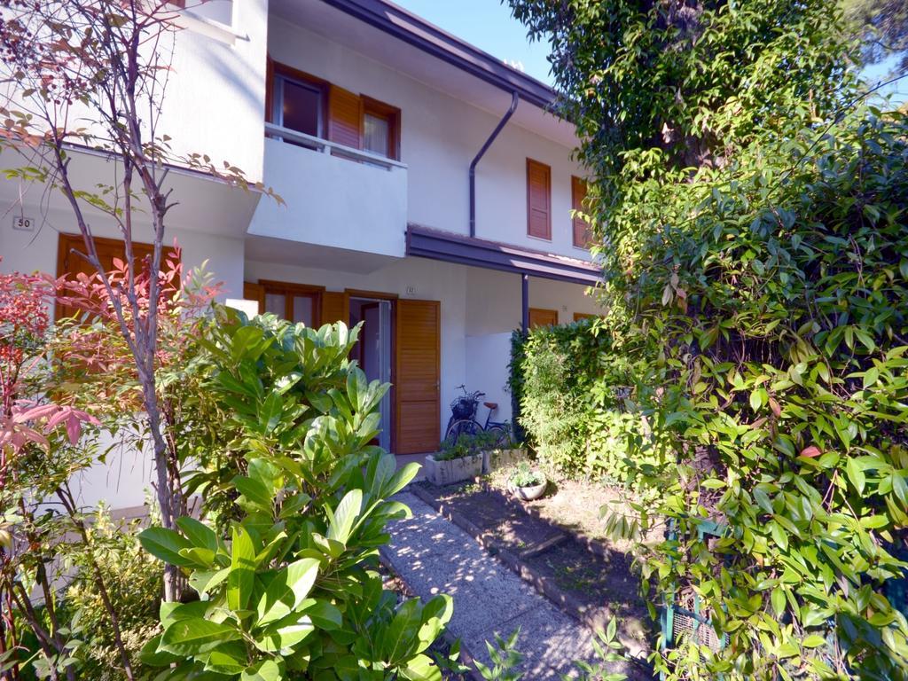 Villa Betty Lignano Sabbiadoro Bagian luar foto